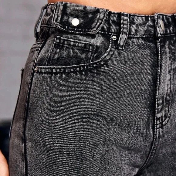 Black High Waisted Mom Jeans - Picture 4 of 5